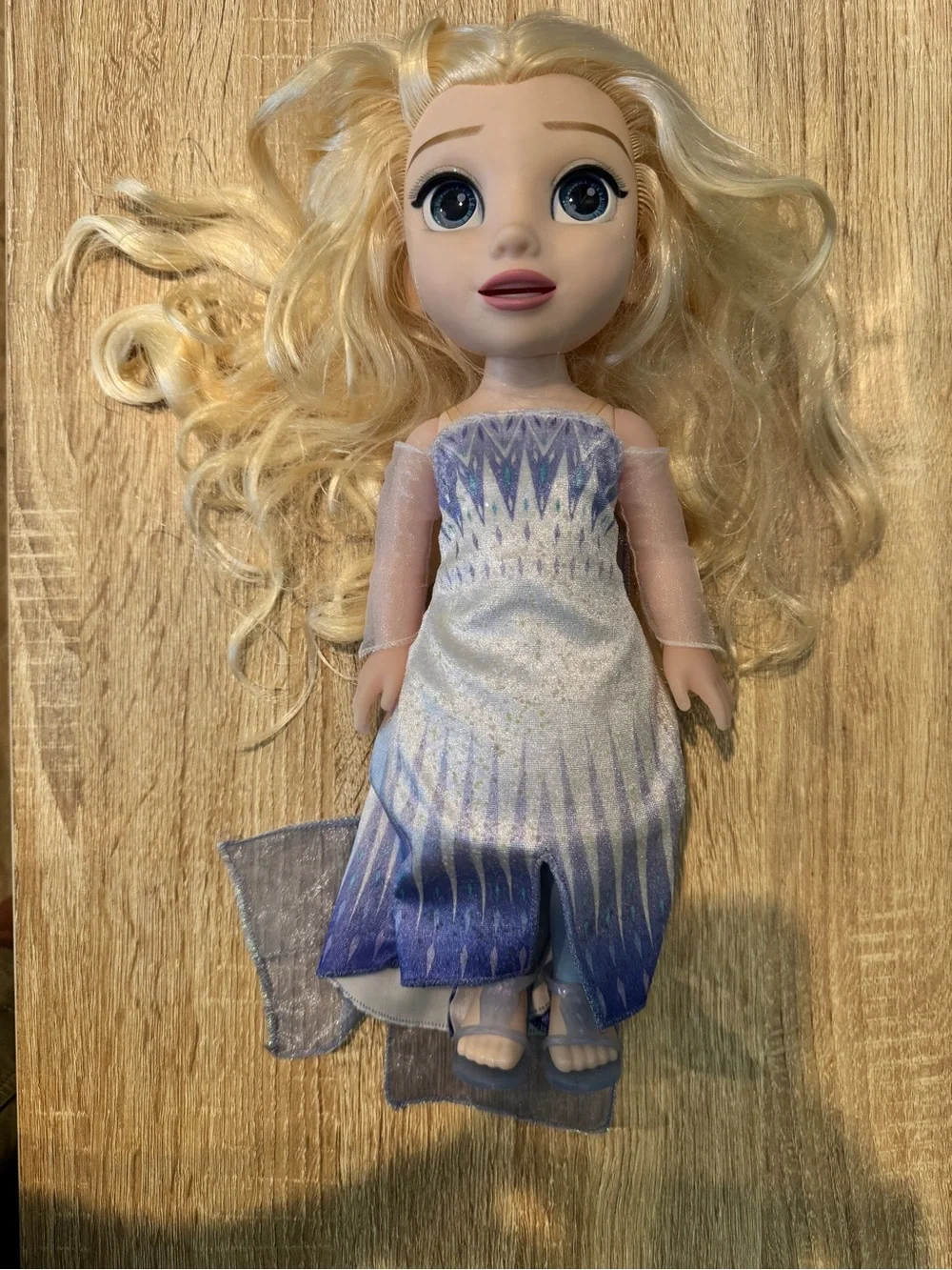 Disney Frozen 2 Magic in Motion Elsa 14” Doll Sings